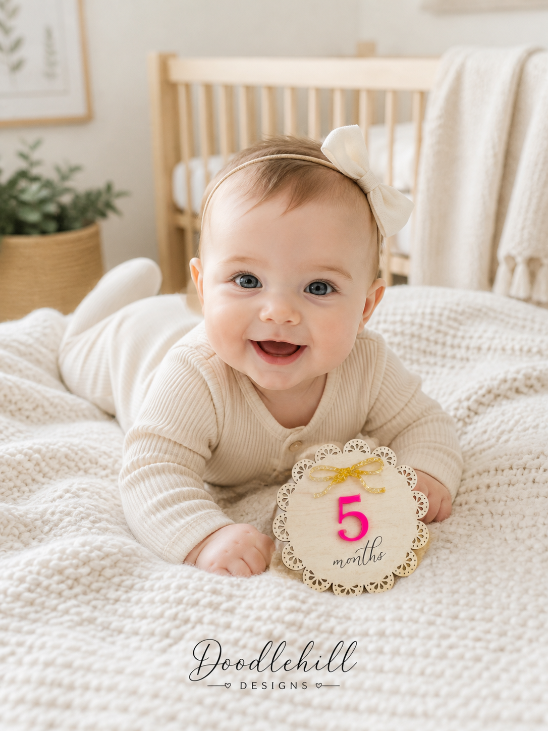 Croquette bow Birth Milestone Markers – Eco Birch & Acrylic | 5-Inch Round Baby Milestone Discs