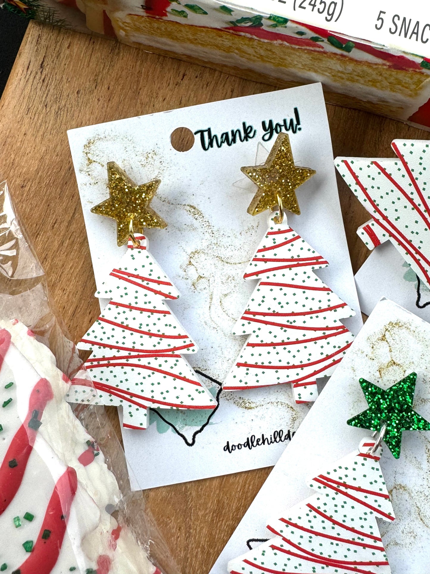 Snack cake christmas tree earrings - Gold - Earrings