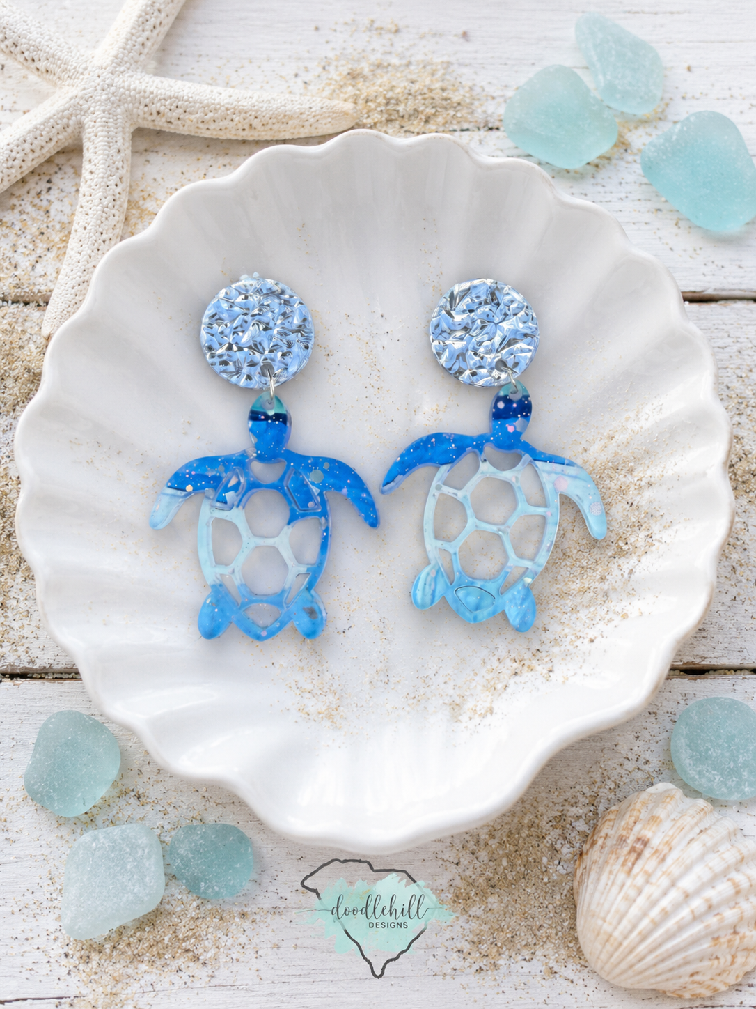 🐢 Coastal coffee table book + candle + coral decor