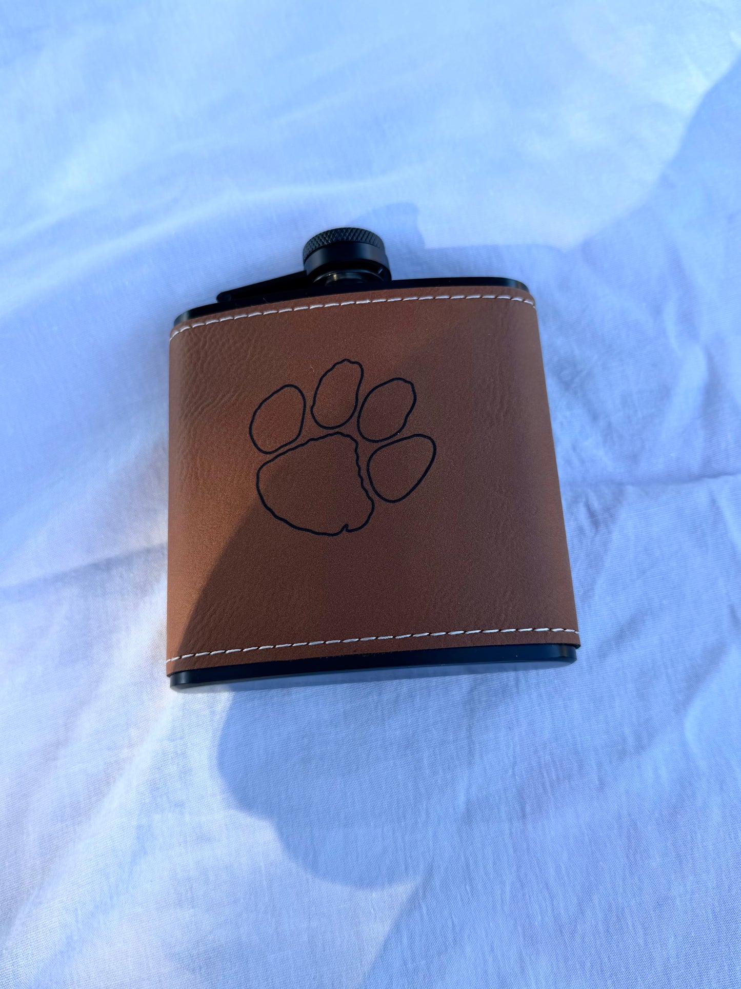 8oz South Carolina College Flask – Engraved Collegiate Flask for Tailgates | Game Day Fan Flask | USC, Clemson & CCU Chanticleers | 8oz Leatherette Flask