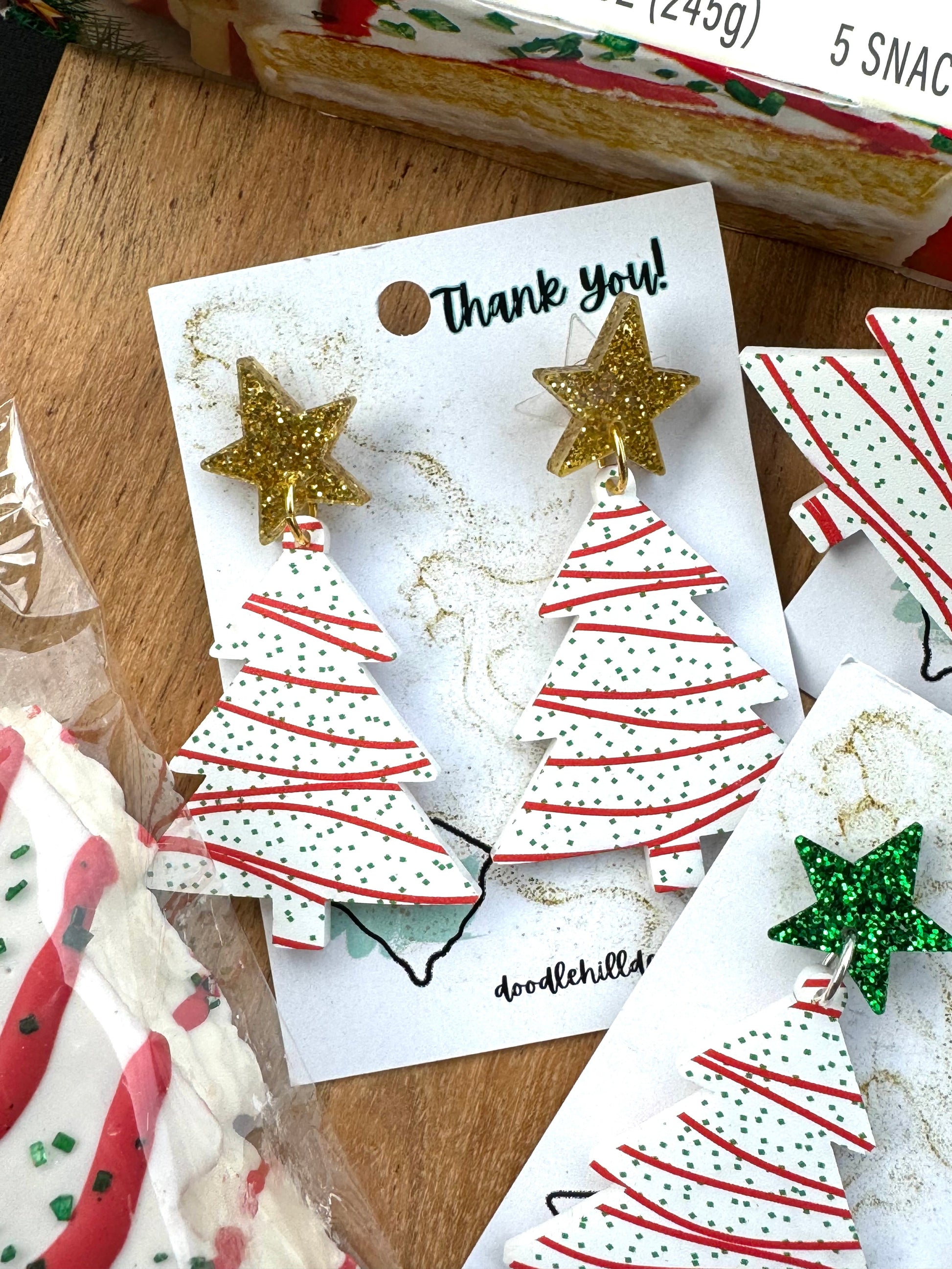 Snack cake christmas tree earrings - Gold - Earrings