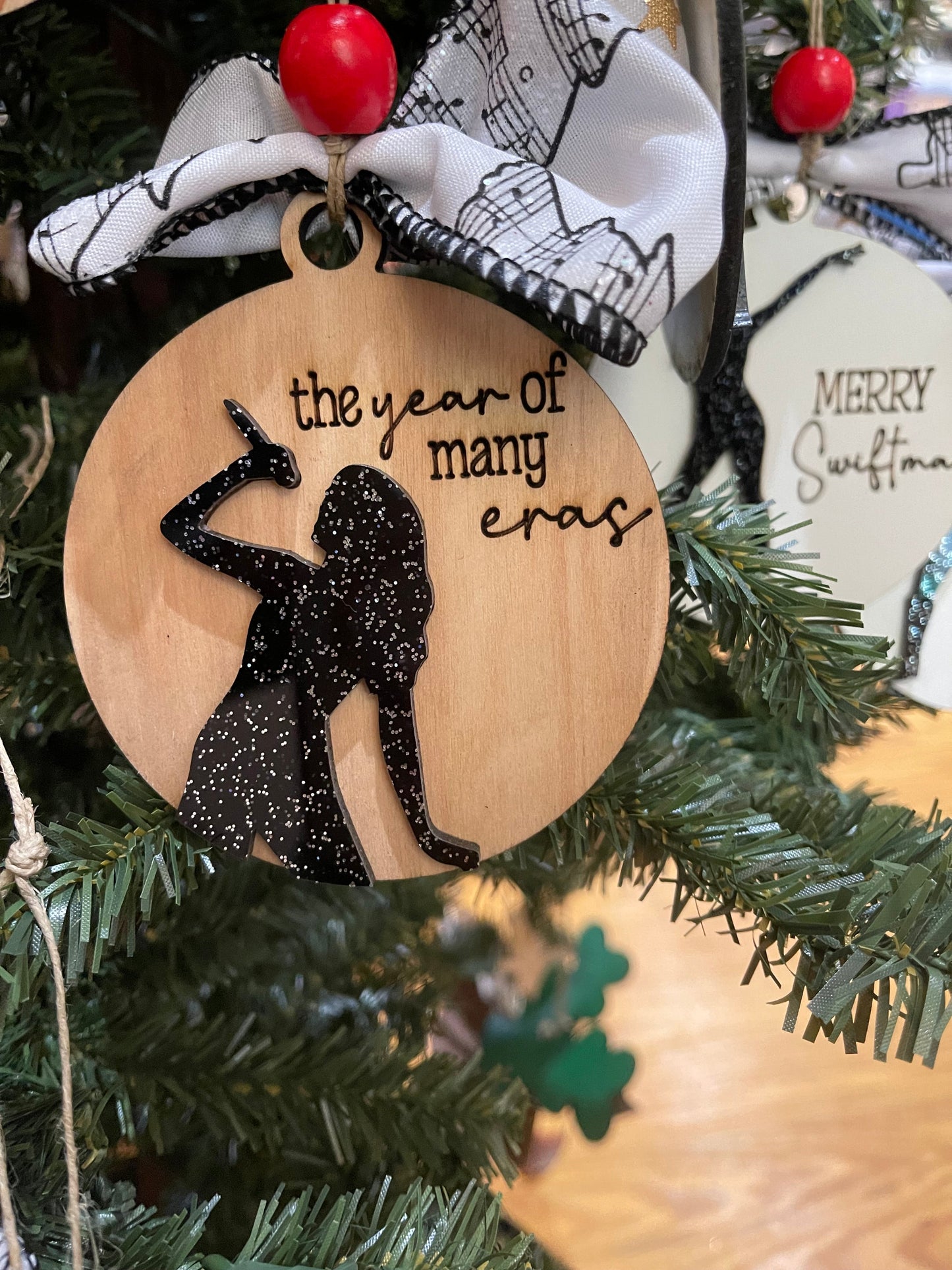 Swifty christmas ornaments - Natural wood / Eras