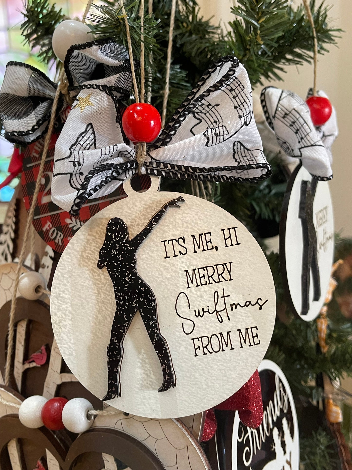 Swifty christmas ornaments - White / Hi